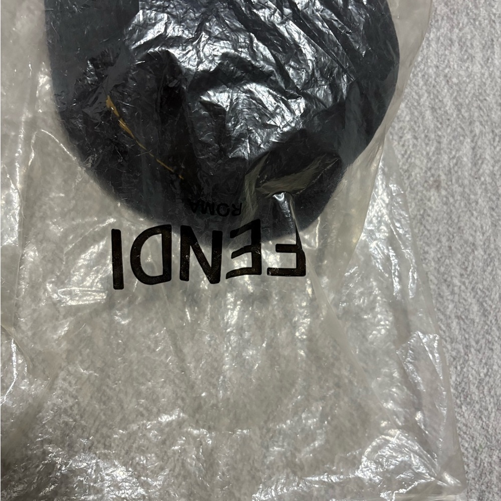 Fendi Black and Yellow Luxury Bucket Hat (Reversible) (Size L) (Unisex) - Picture 8 of 8